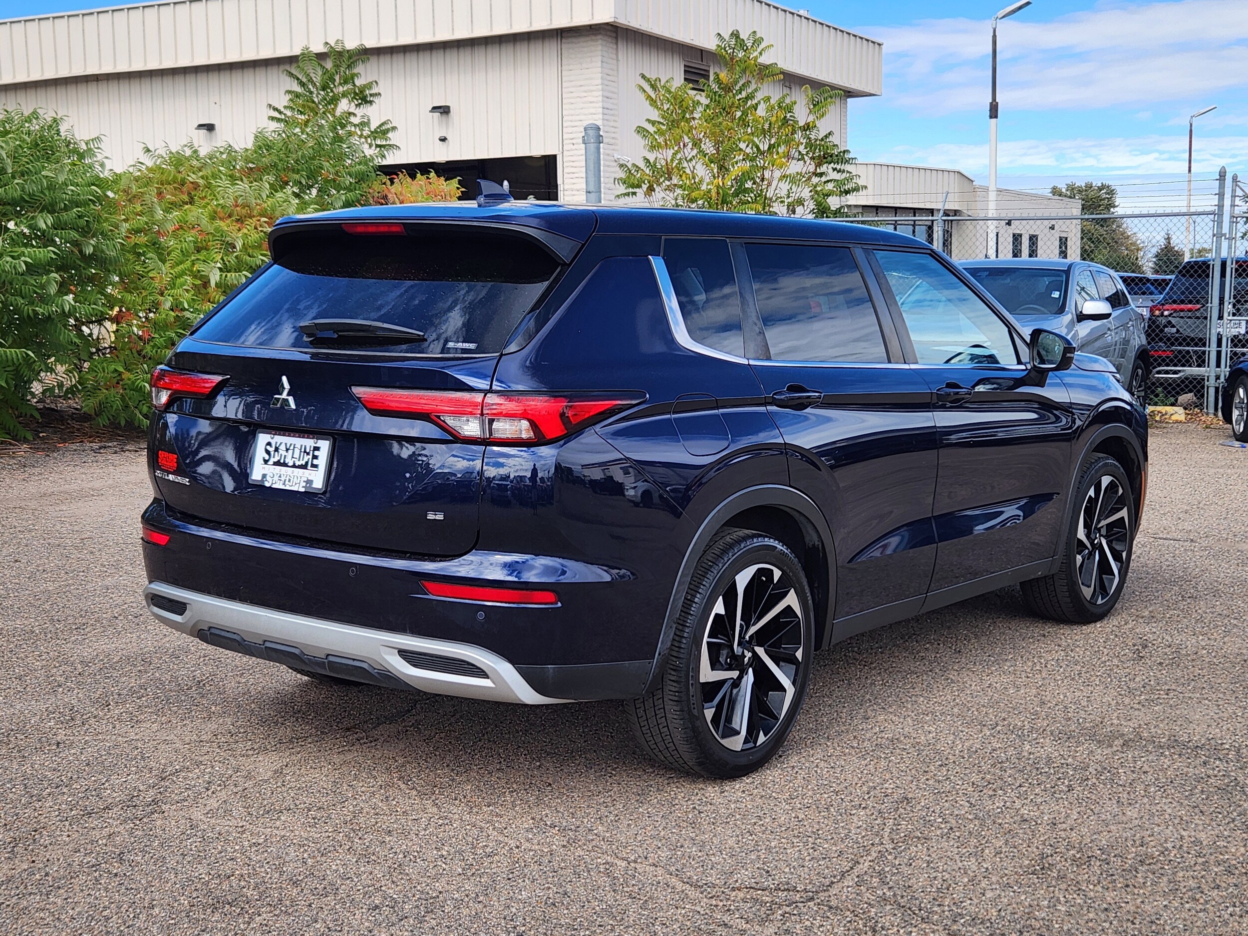 2022 Mitsubishi Outlander SE S-AWC photo 3