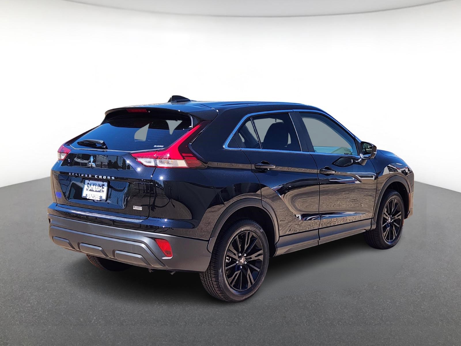 2025 Mitsubishi Eclipse Cross LE photo 3