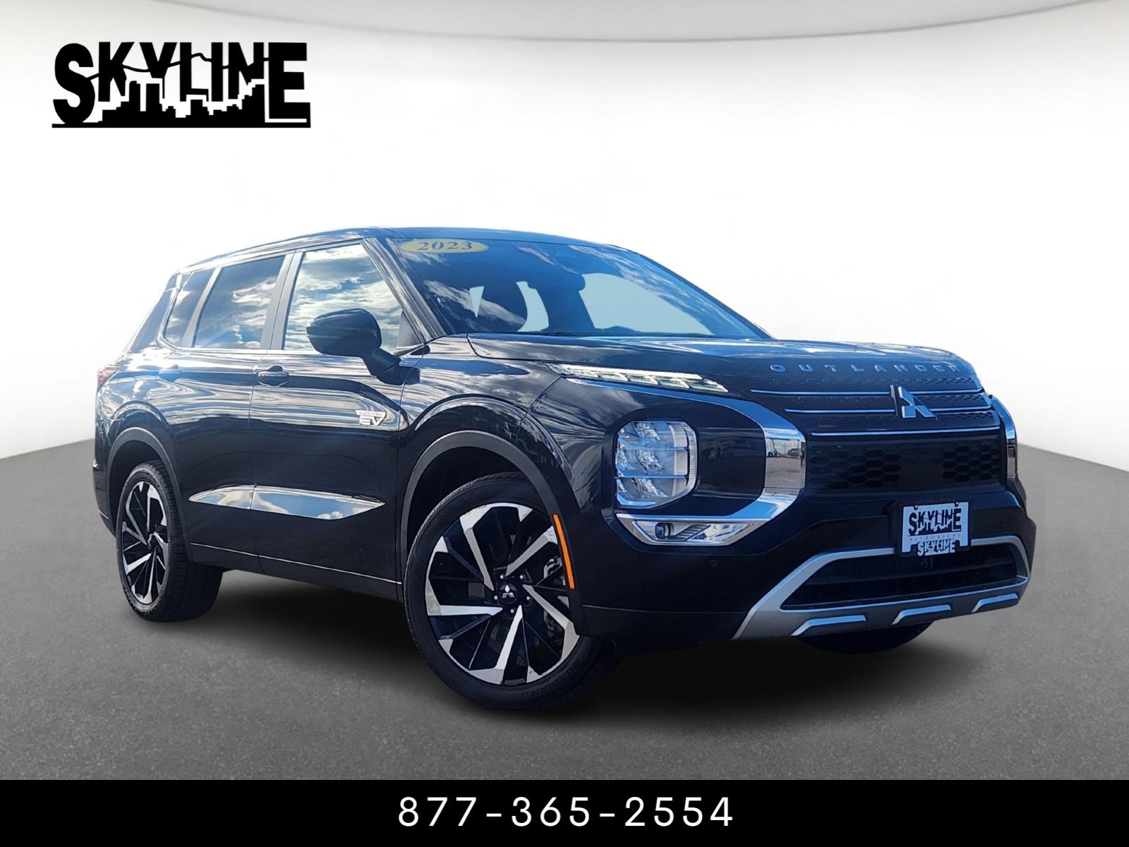 2023 Mitsubishi Outlander Plug-In Hybrid SE's photo