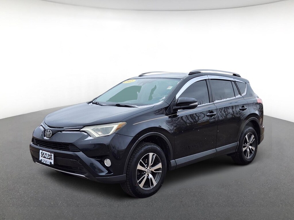 Used 2018 Toyota RAV4 XLE FWD SUV