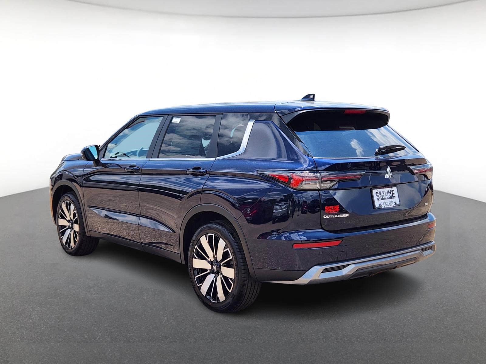 2025 Mitsubishi Outlander SE S-AWC photo 4