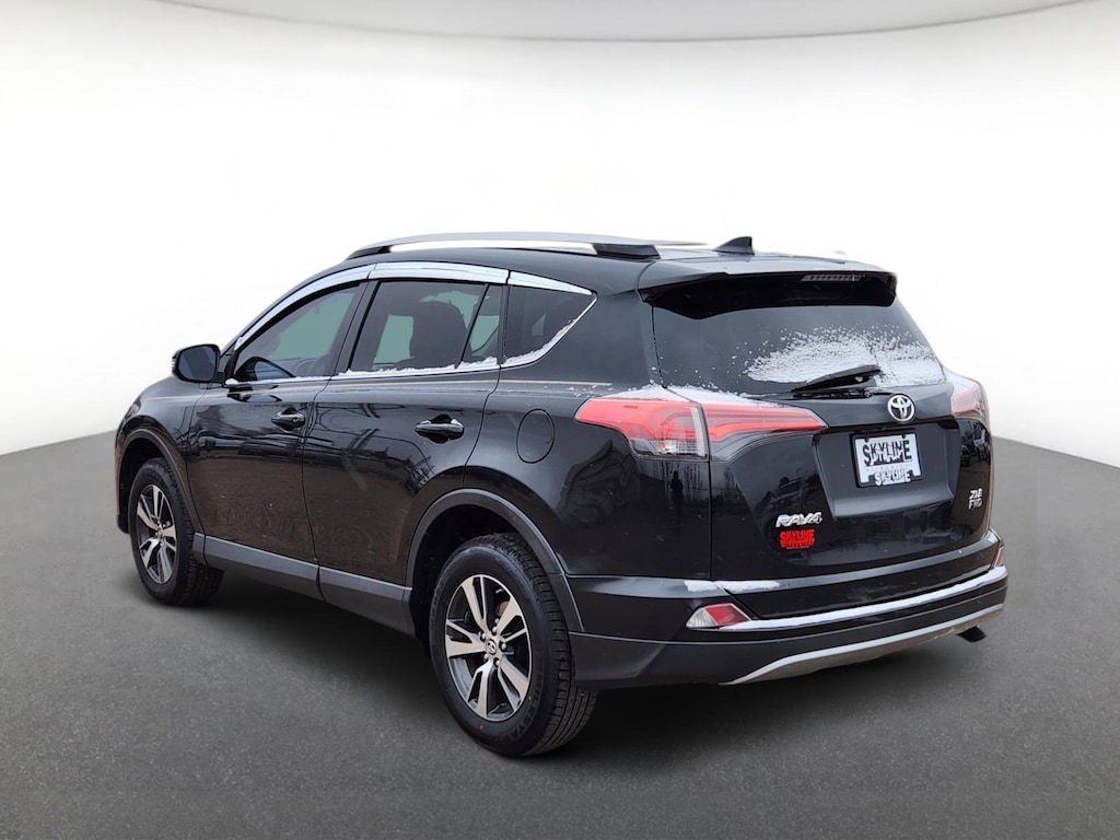 Used 2018 Toyota RAV4 XLE FWD SUV
