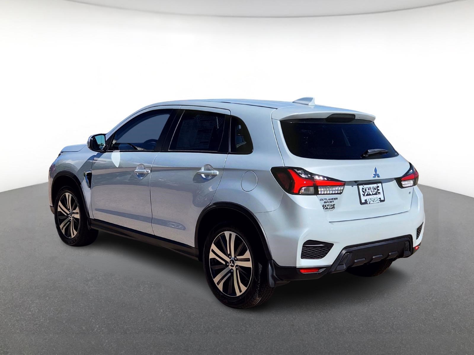 2025 Mitsubishi Outlander Sport SE photo 3