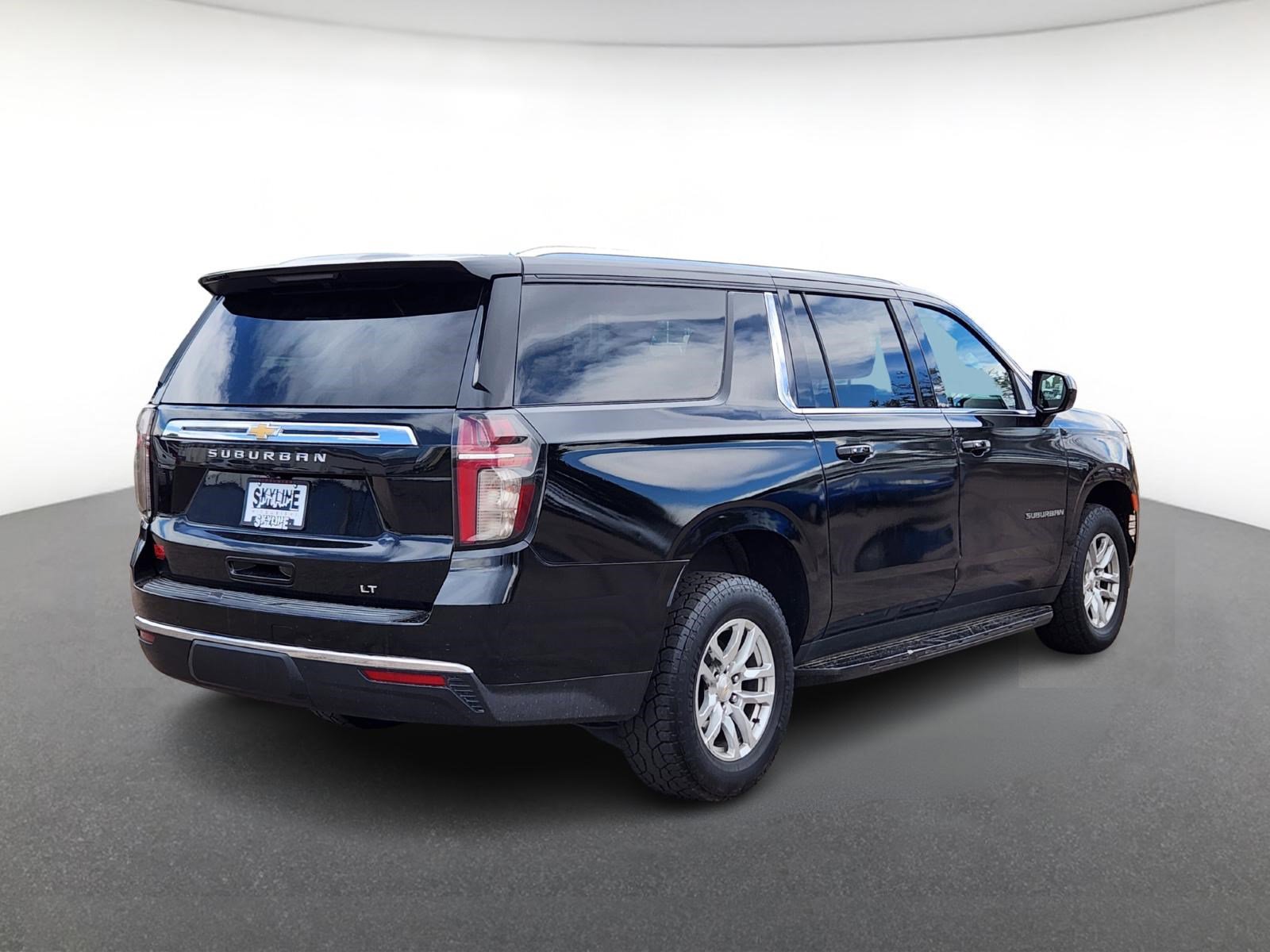 2021 Chevrolet Suburban LT photo 3