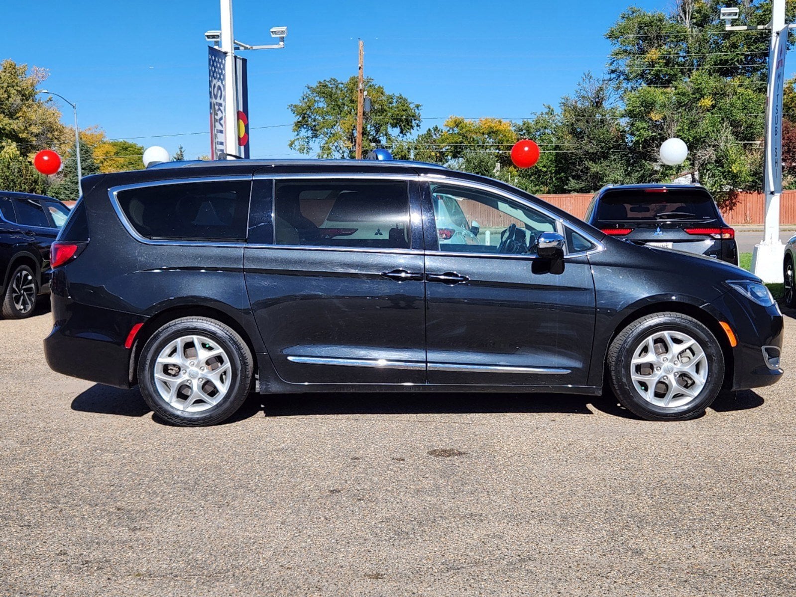 Used 2020 Chrysler Pacifica Limited with VIN 2C4RC1GGXLR107235 for sale in Thornton, CO