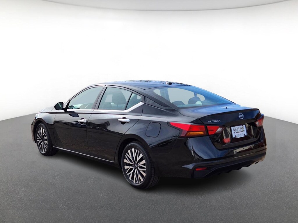 Used 2023 Nissan Altima 2.5 SV Sedan 4dr Car