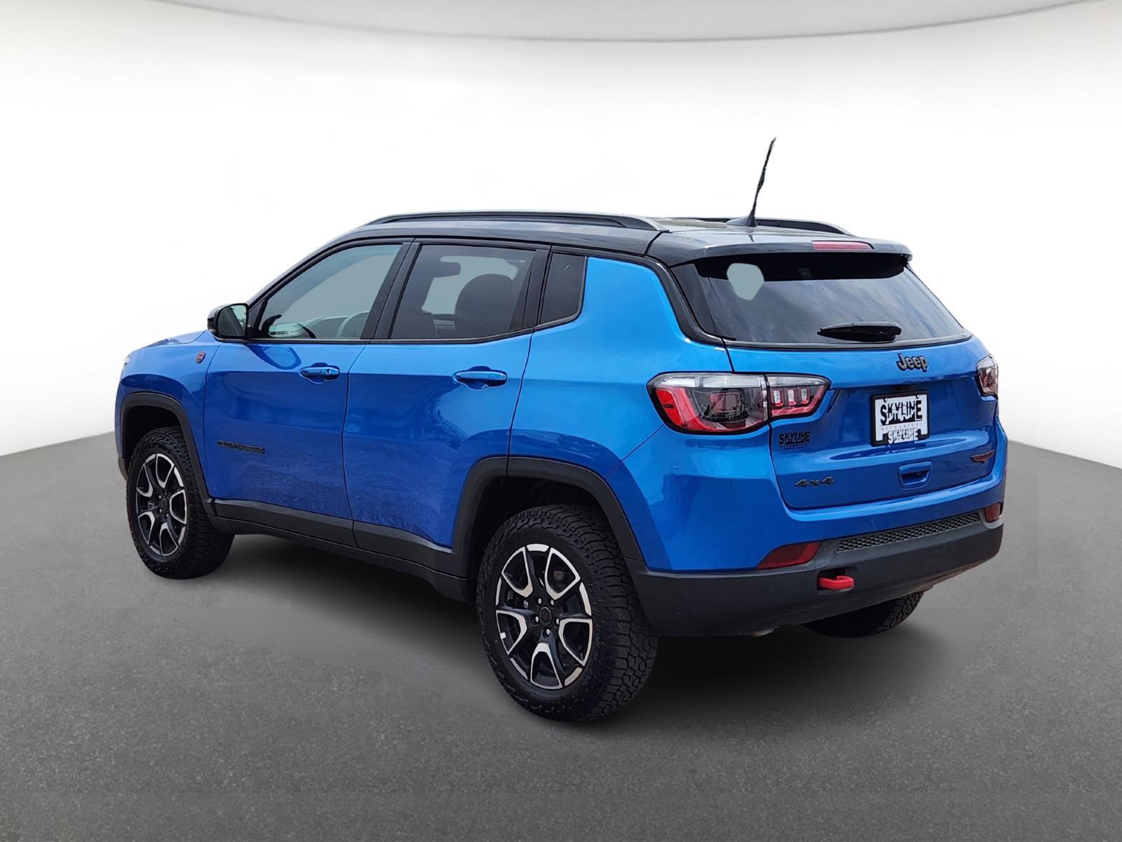 2025 Jeep Compass Trailhawk photo 4