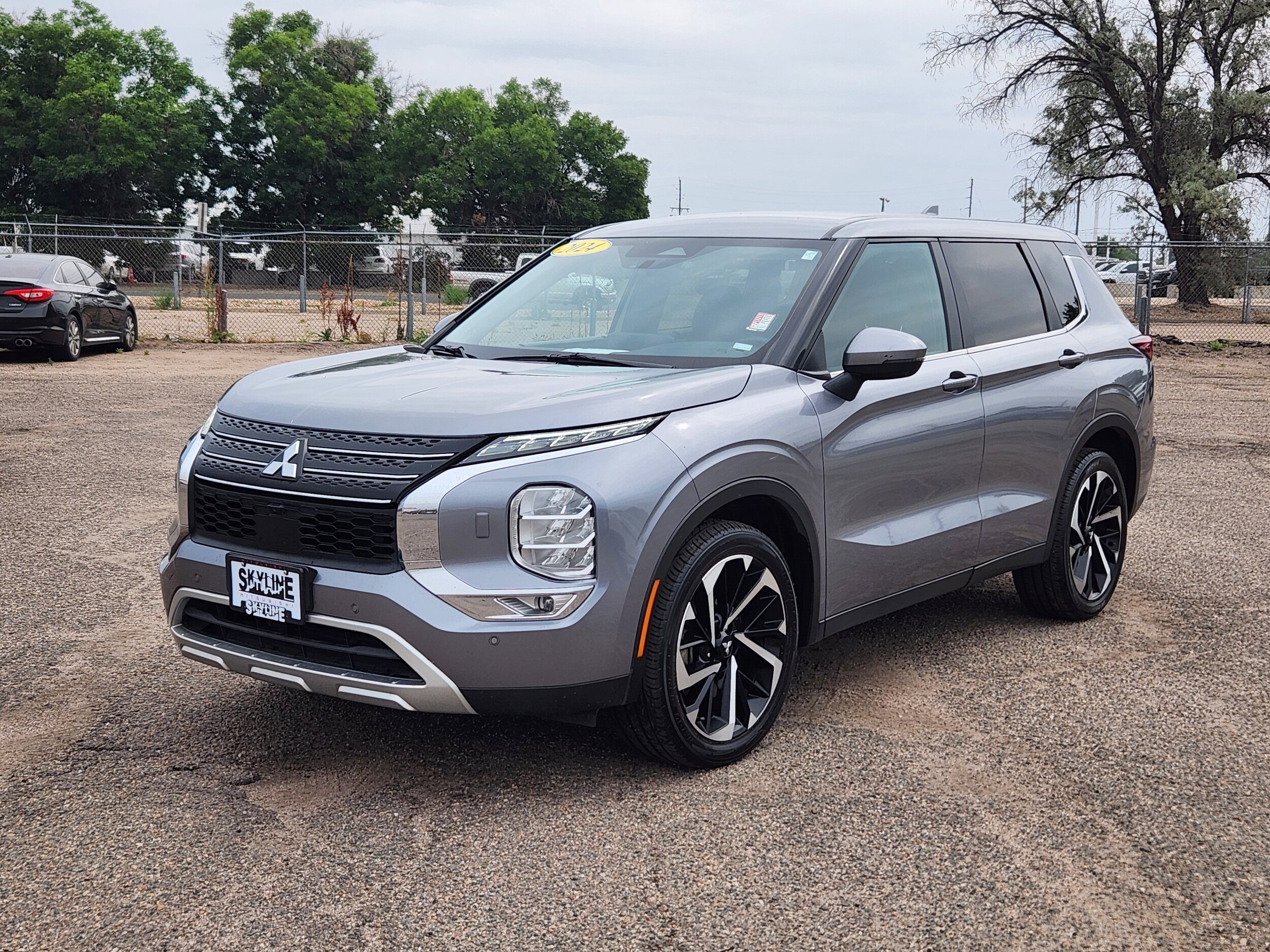 2024 Mitsubishi Outlander SE S-AWC photo 2