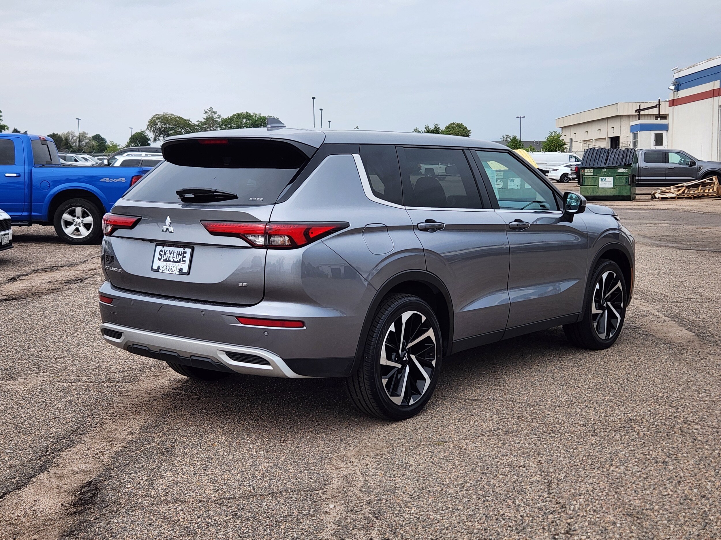 2024 Mitsubishi Outlander SE S-AWC photo 3