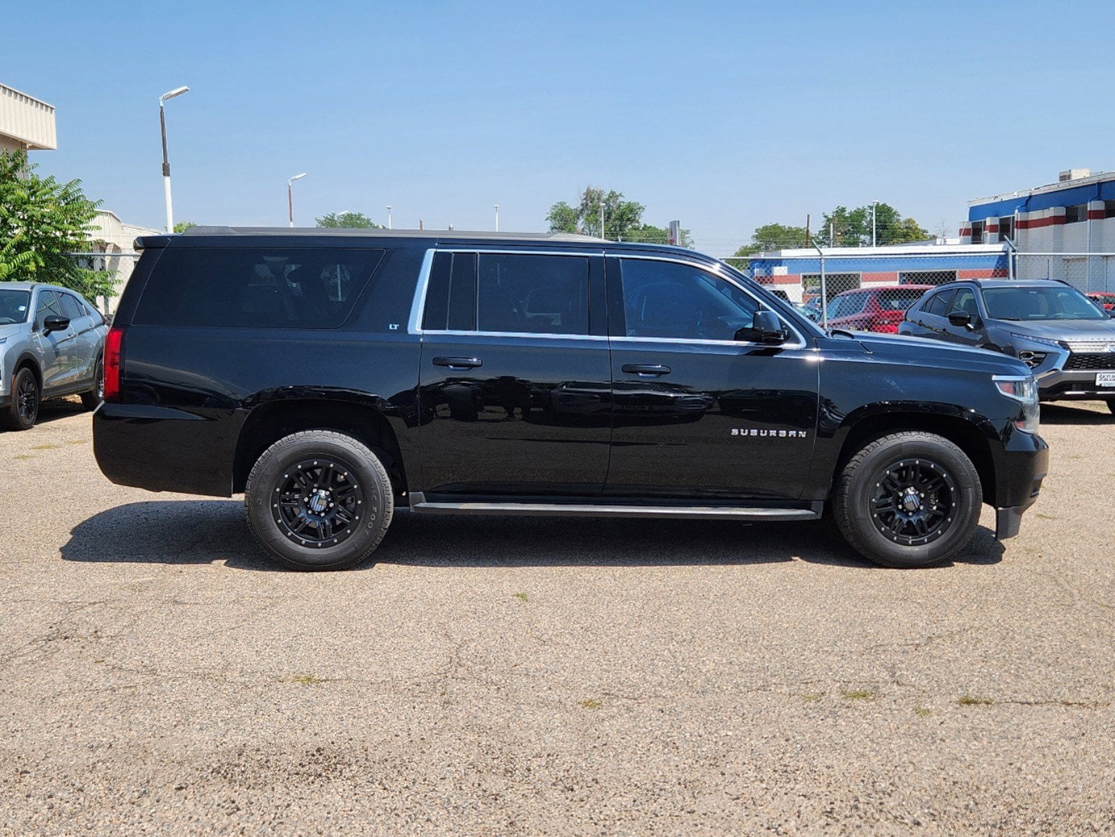 Used 2017 Chevrolet Suburban LT with VIN 1GNSKHKC1HR121403 for sale in Thornton, CO