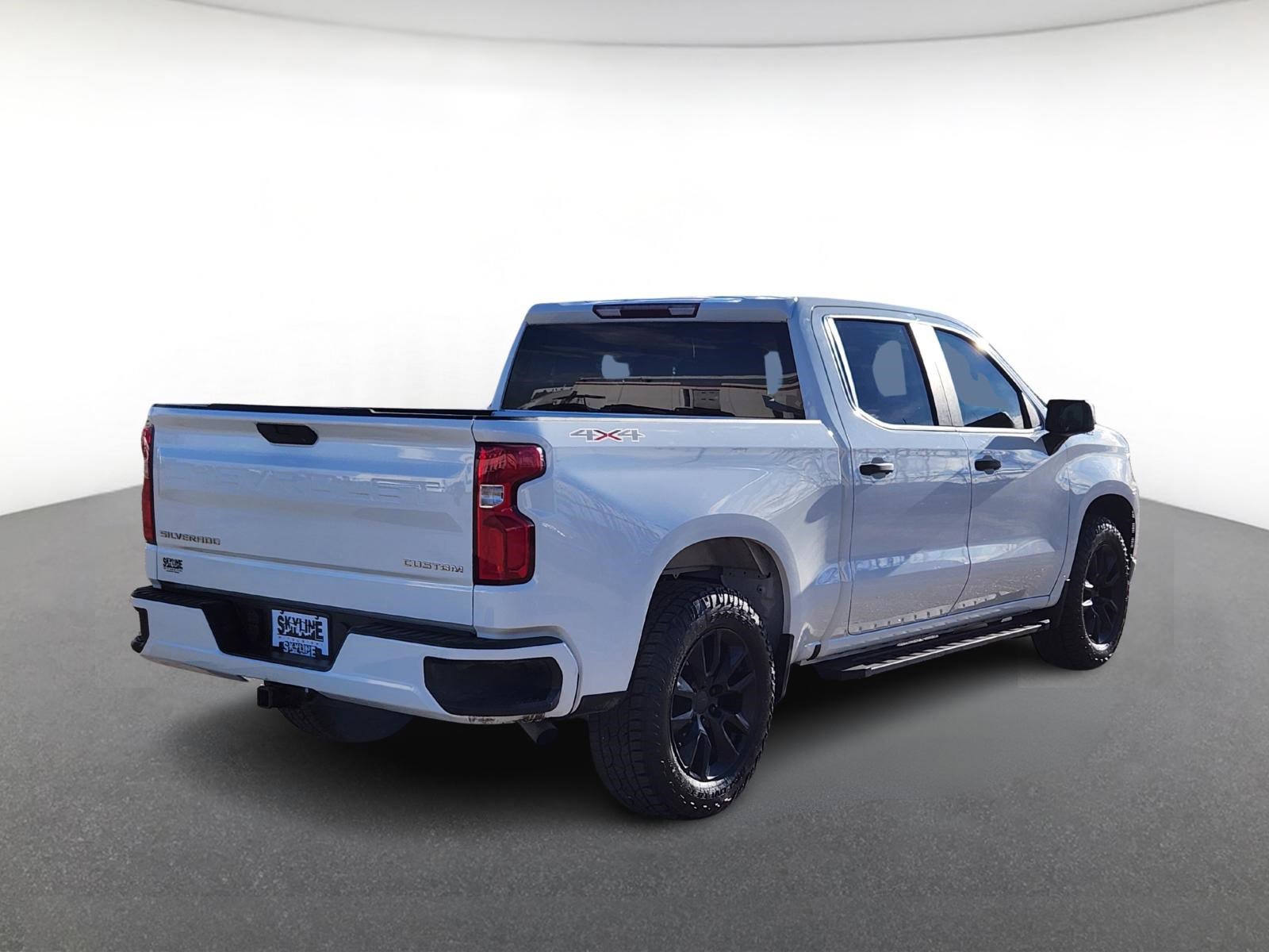 2020 Chevrolet Silverado 1500 Custom photo 3