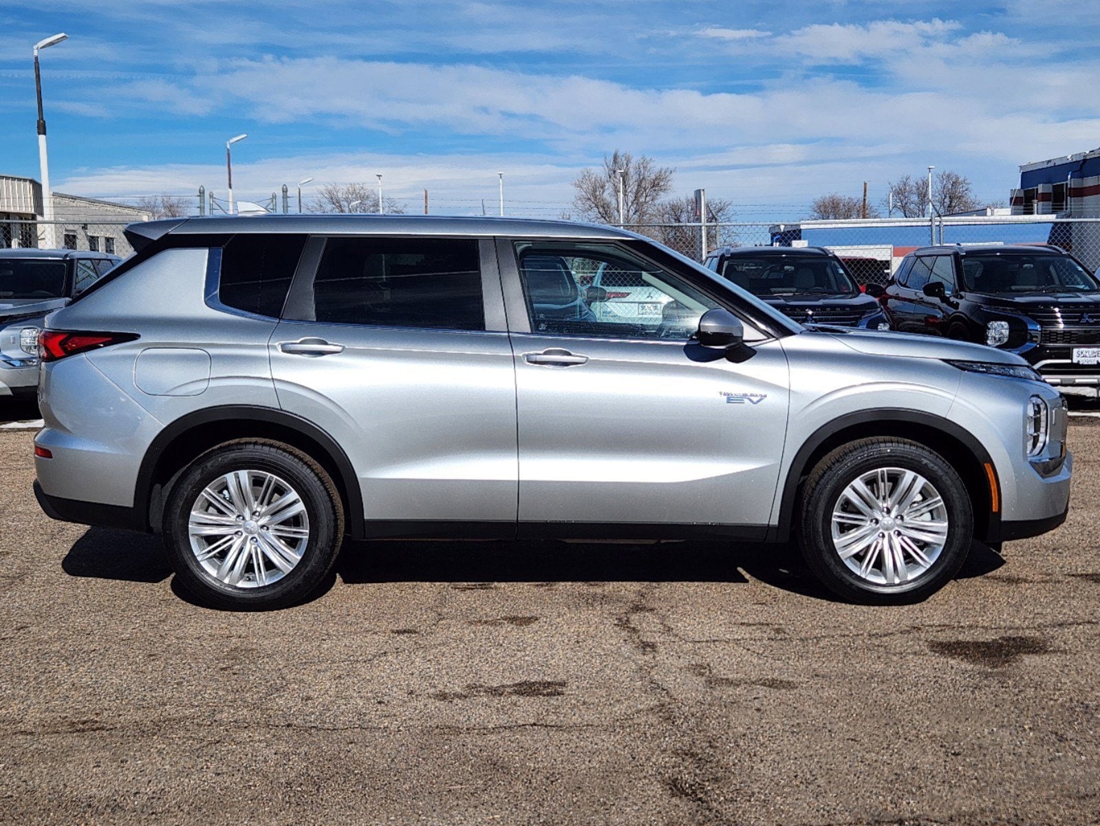 Used 2025 Mitsubishi Outlander Plug-in Hybrid ES with VIN JA4T5UA99SZ002230 for sale in Thornton, CO