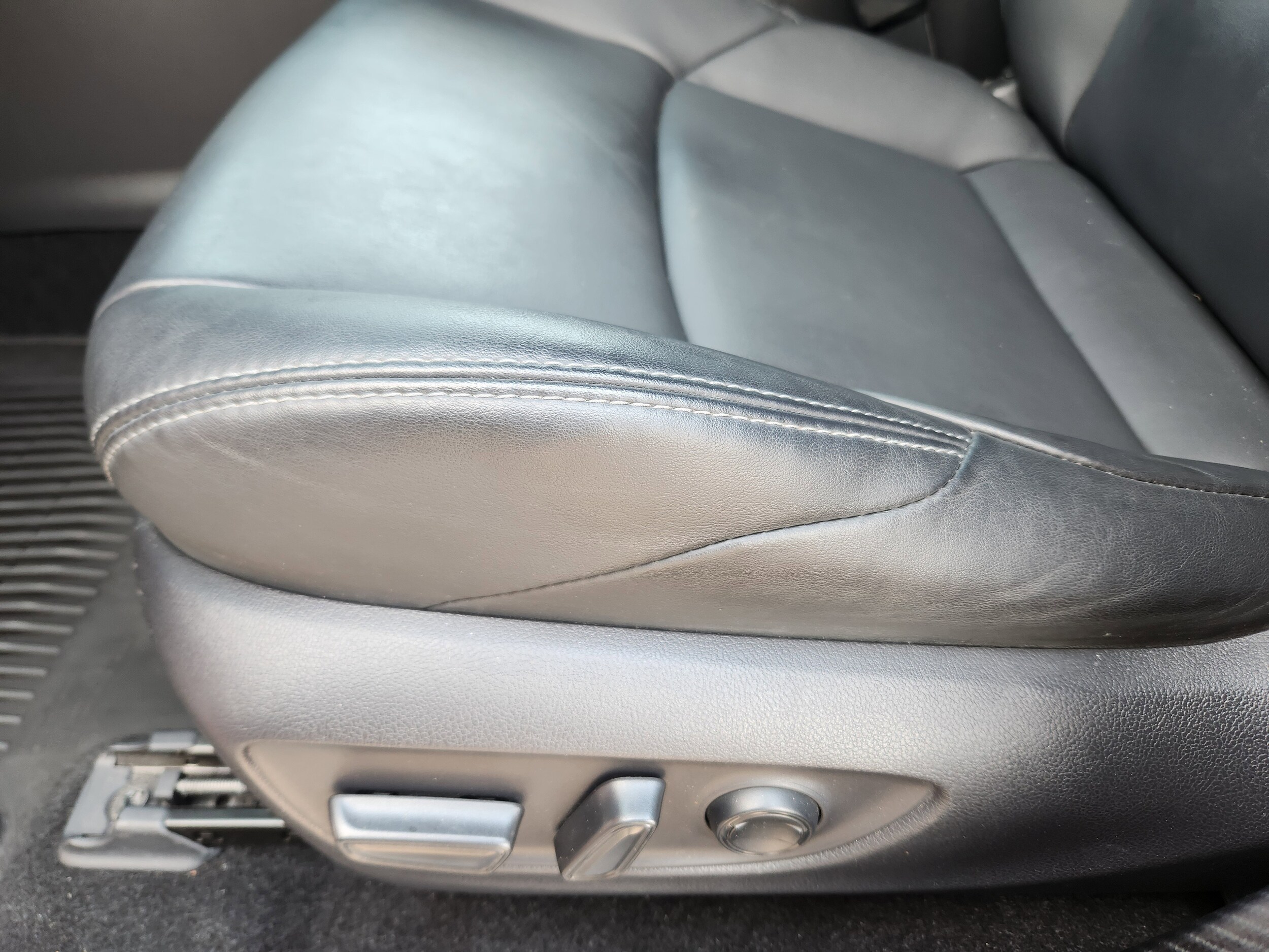 2023 Toyota Venza Nightshade - Photo 18