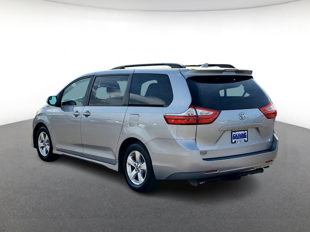 Used 2018 Toyota Sienna LE Auto Access Seat FWD 7-Passenger Mini-van, Passenger