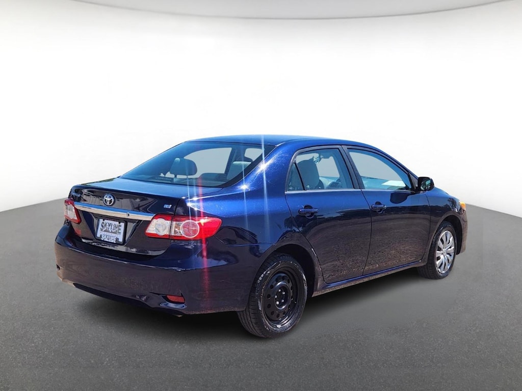 Used 2013 Toyota Corolla 4dr Sdn Auto LE 4dr Car