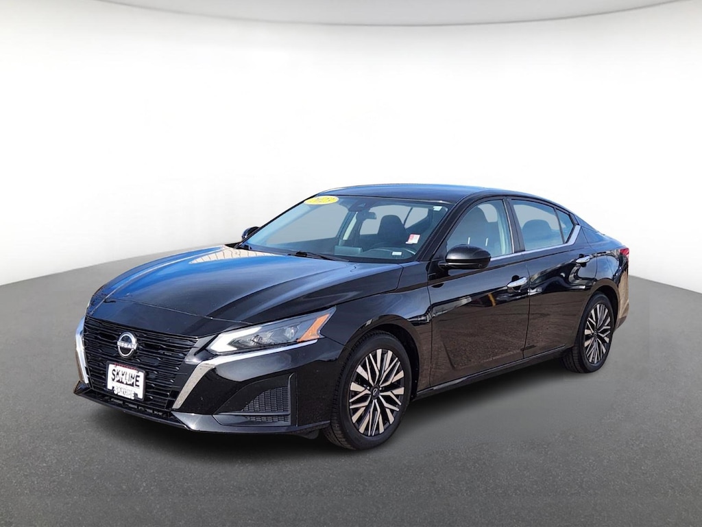 Used 2023 Nissan Altima 2.5 SV Sedan 4dr Car