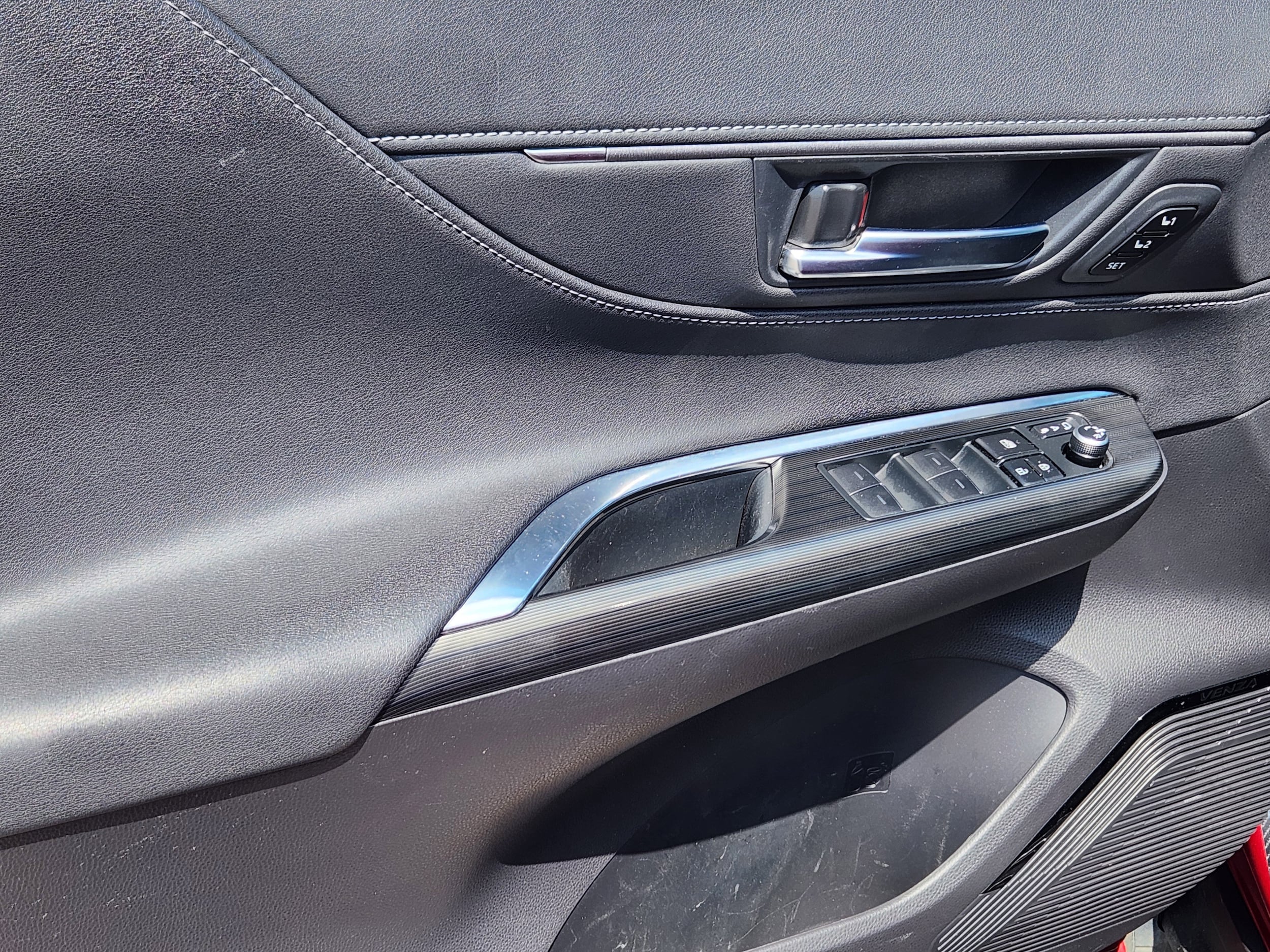 2023 Toyota Venza Nightshade - Photo 19
