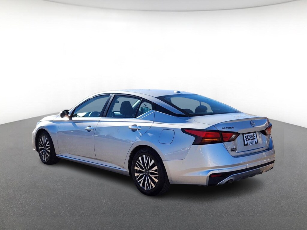 Used 2023 Nissan Altima 2.5 SV Sedan 4dr Car