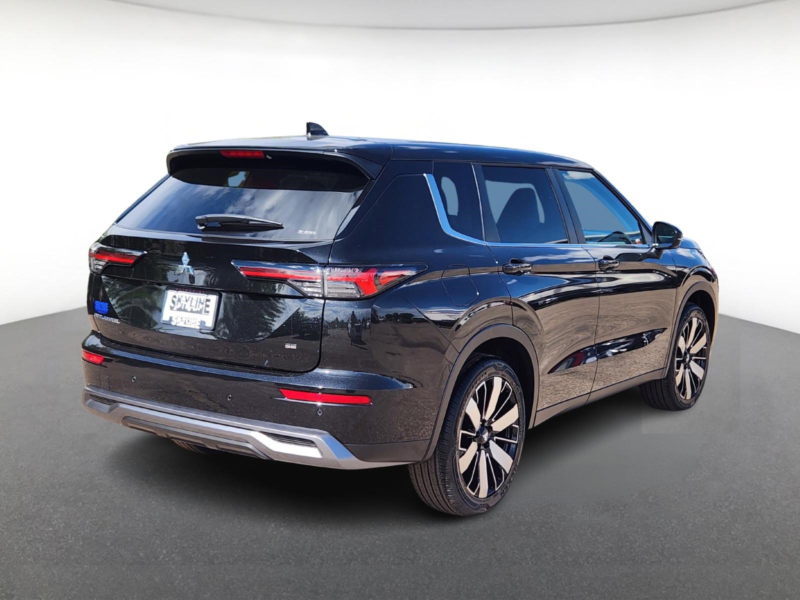 2025 Mitsubishi Outlander SE S-AWC photo 3