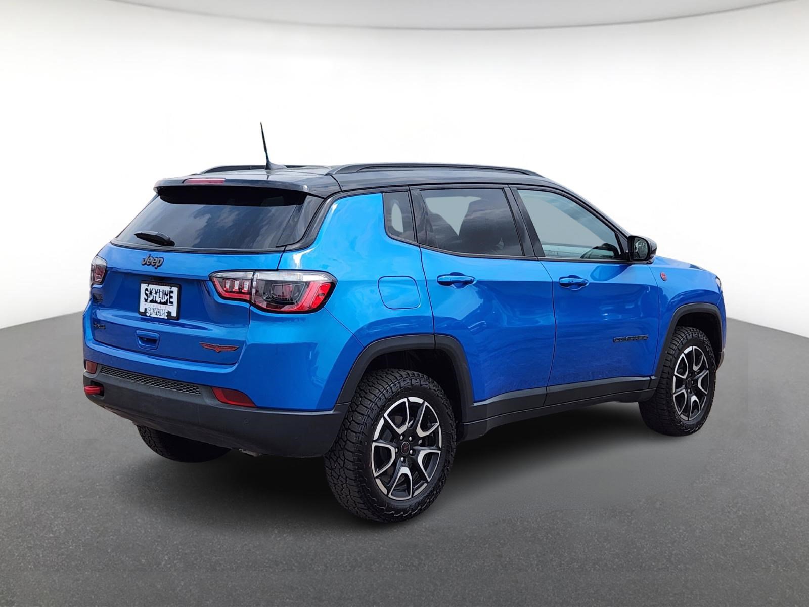 2025 Jeep Compass Trailhawk photo 3