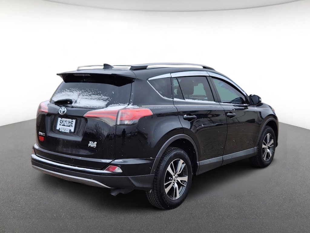 Used 2018 Toyota RAV4 XLE FWD SUV