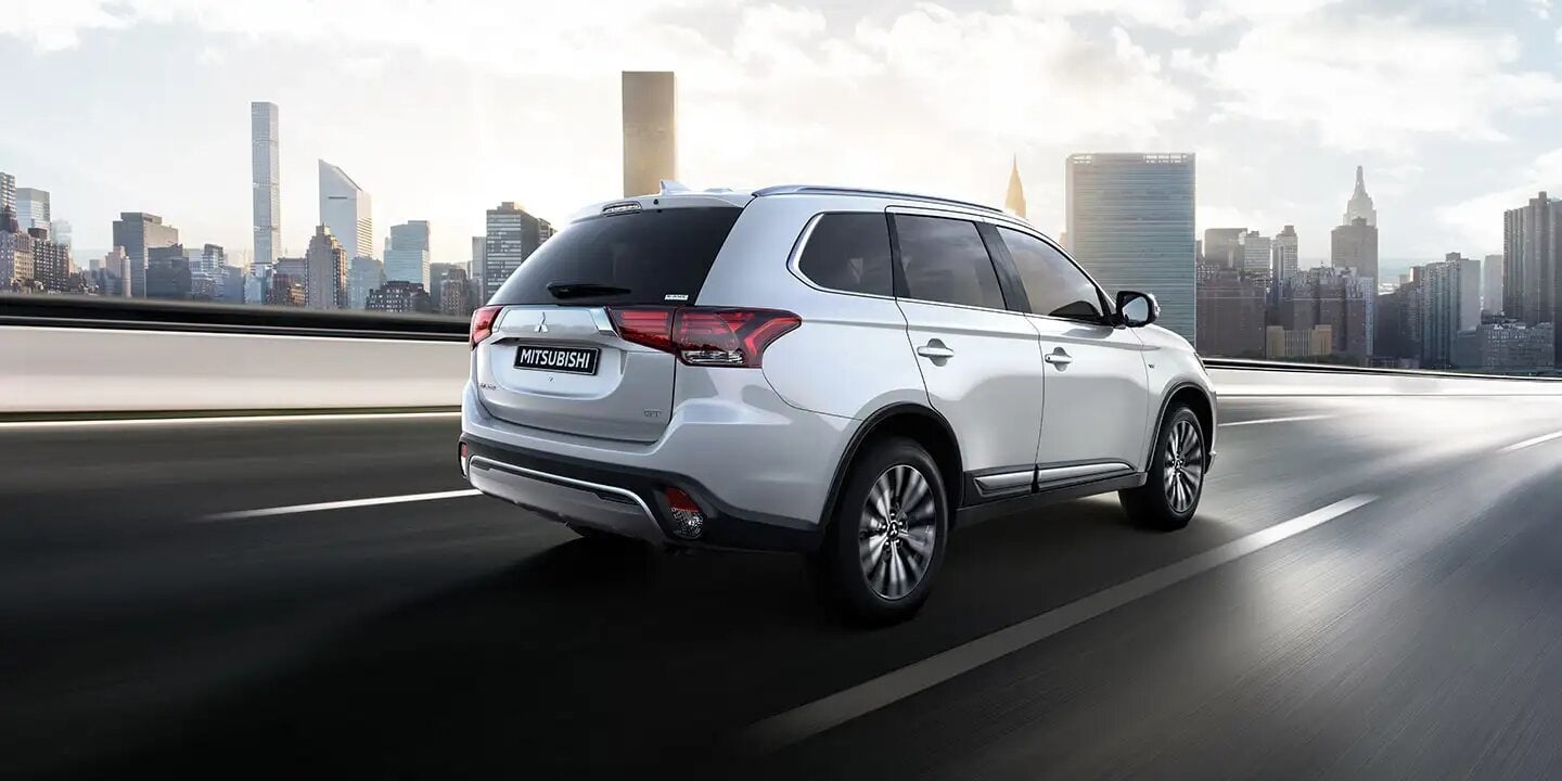 Lease the 2020 Mitsubishi Outlander near Aurora CO