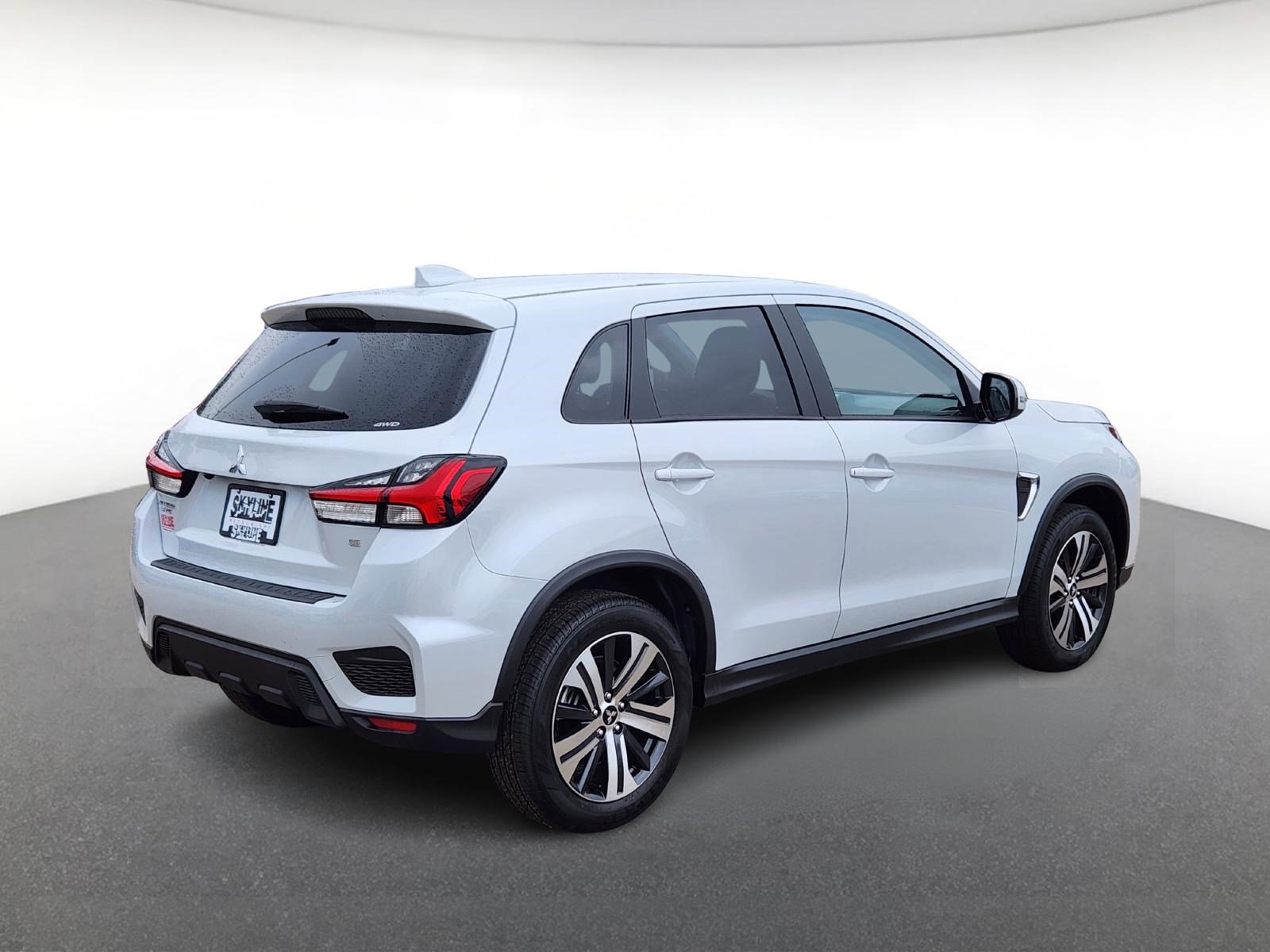 2025 Mitsubishi Outlander Sport SE photo 3