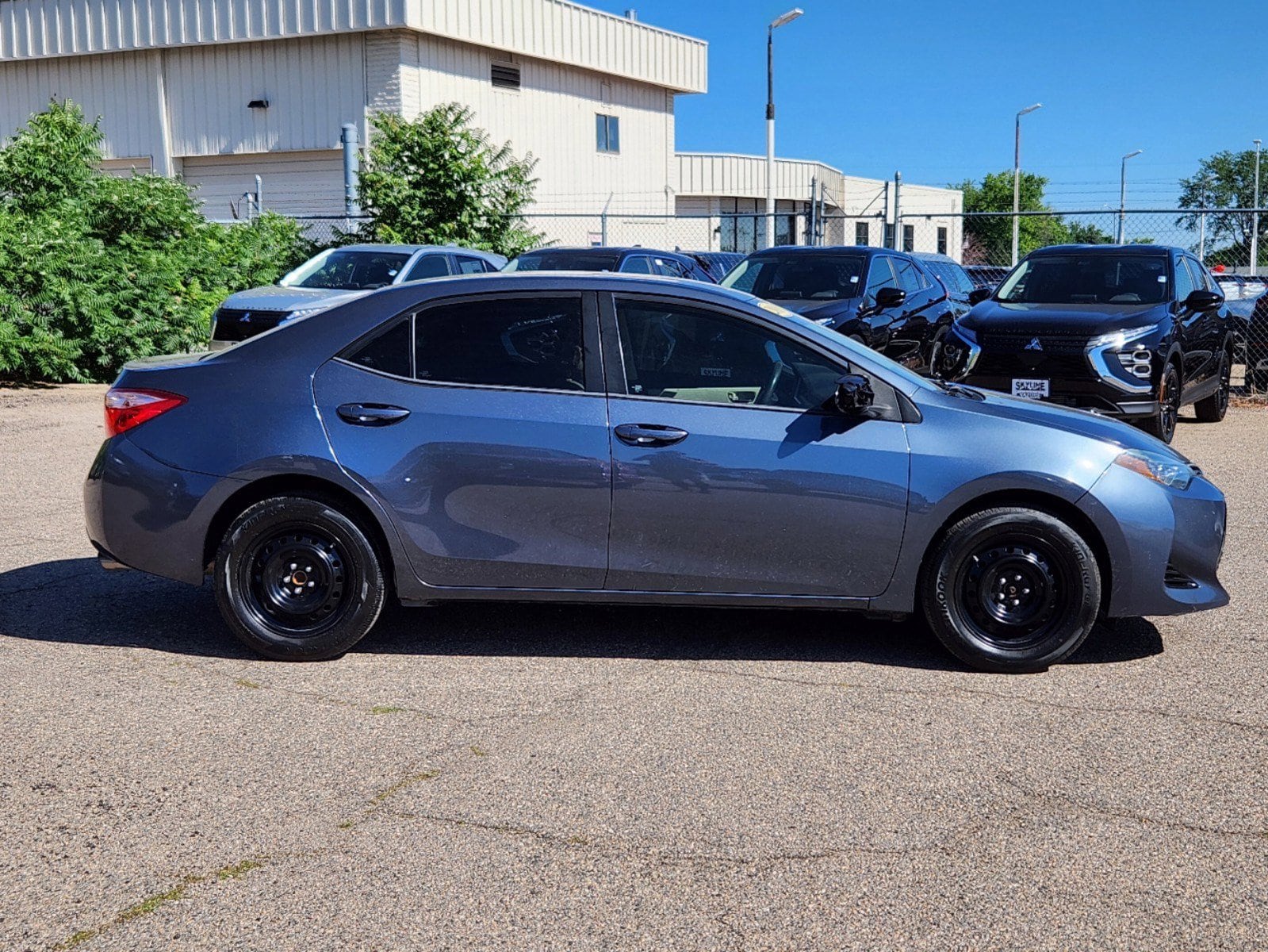 Used 2018 Toyota Corolla LE with VIN 2T1BURHE0JC992472 for sale in Thornton, CO