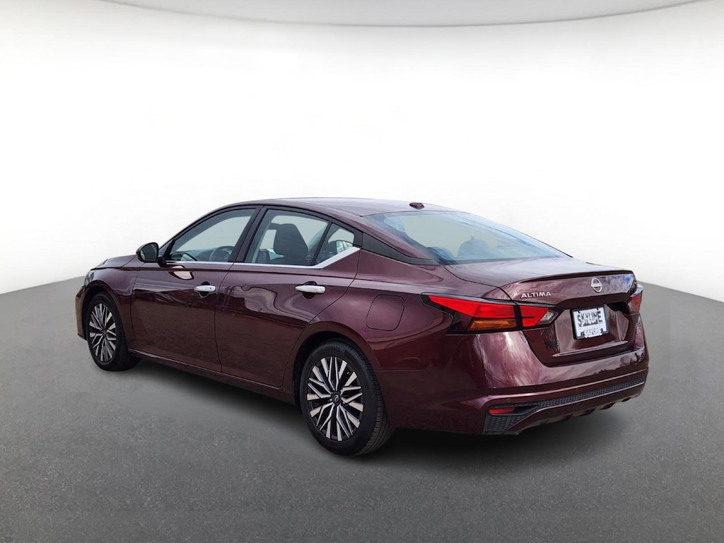 Used 2023 Nissan Altima 2.5 SV Sedan 4dr Car