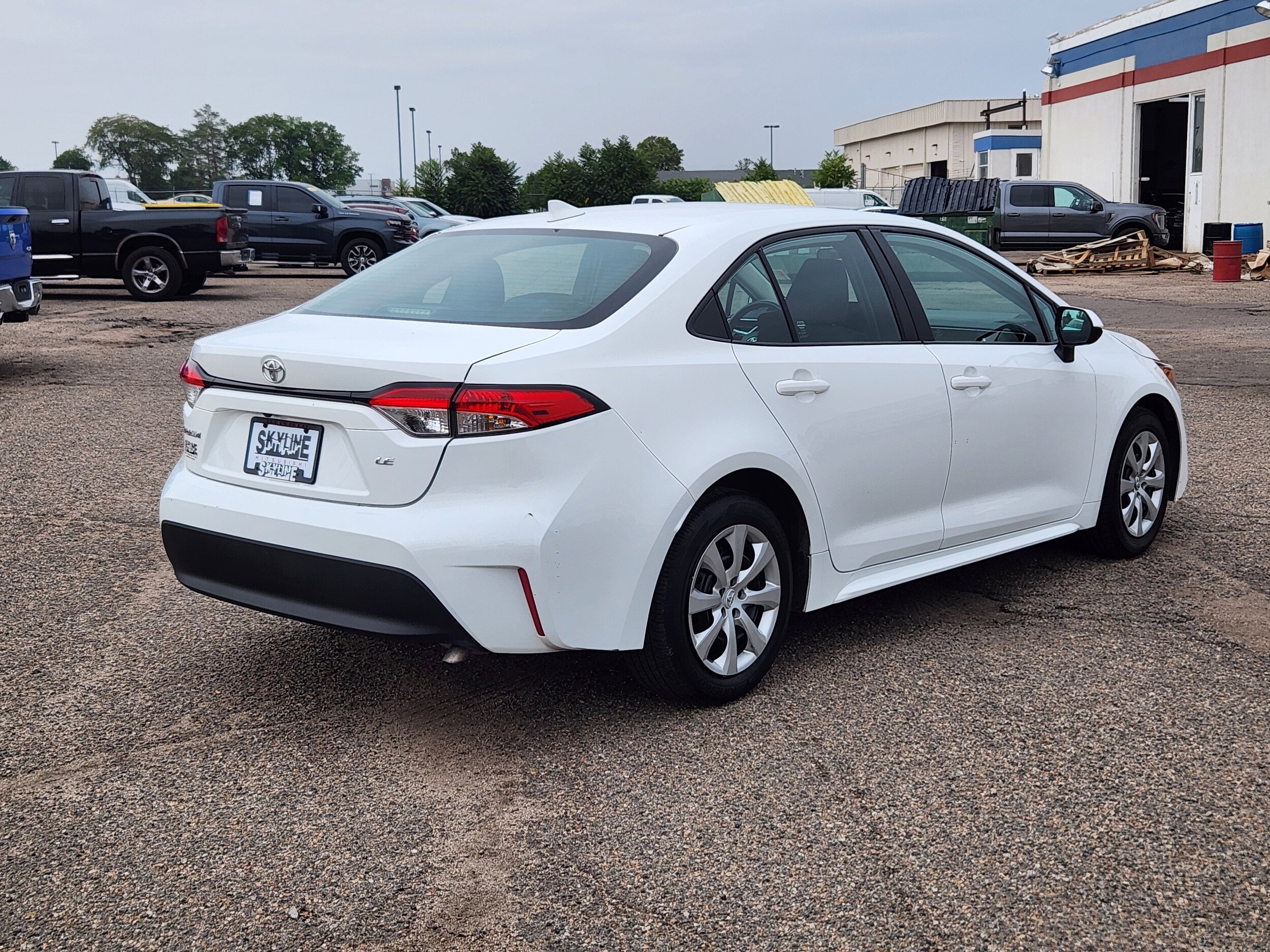2023 Toyota Corolla LE photo 3