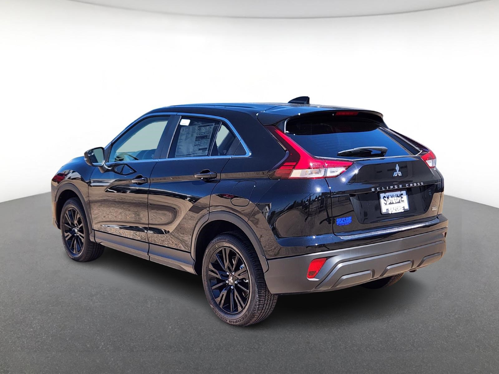 2025 Mitsubishi Eclipse Cross LE photo 4