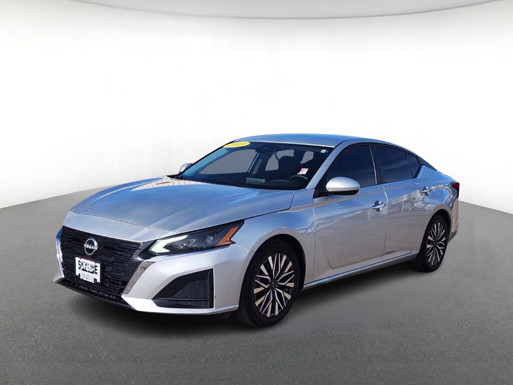 Used 2023 Nissan Altima 2.5 SV Sedan 4dr Car