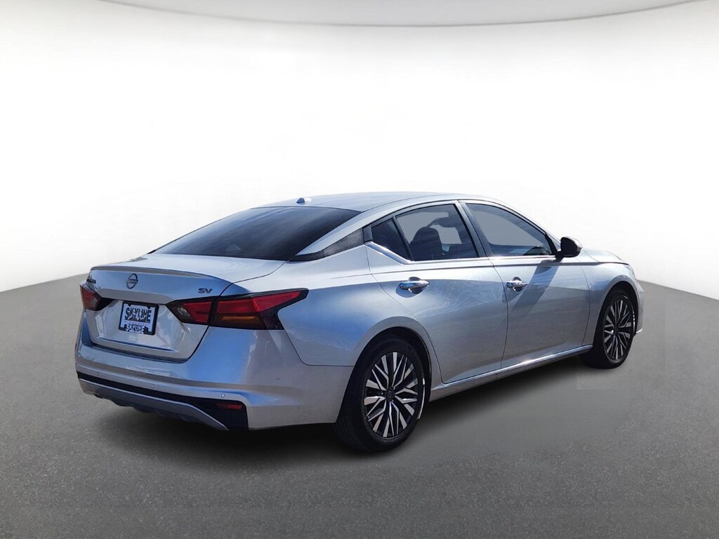 Used 2023 Nissan Altima 2.5 SV Sedan 4dr Car