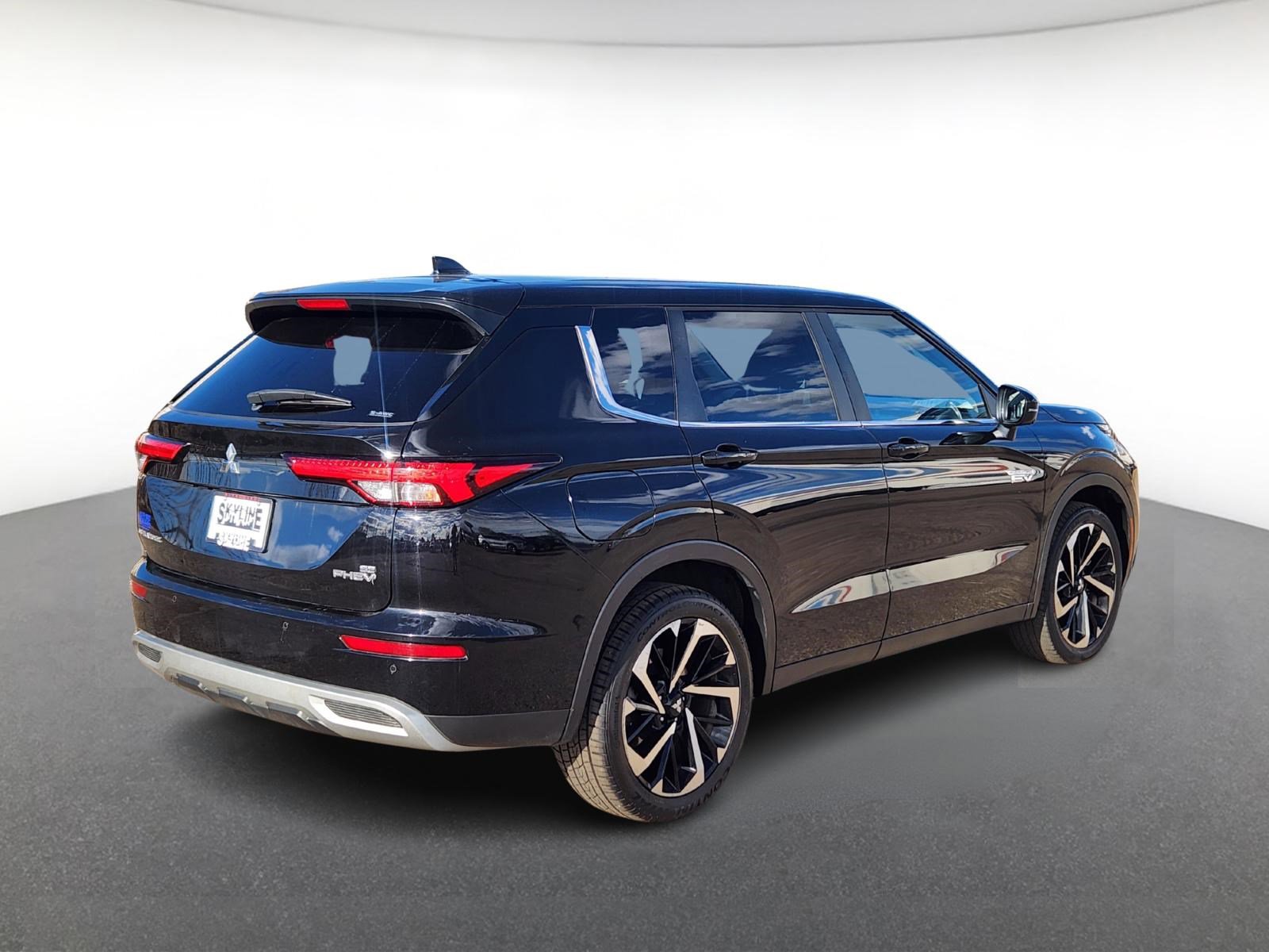 2023 Mitsubishi Outlander PHEV SE S-AWC photo 3