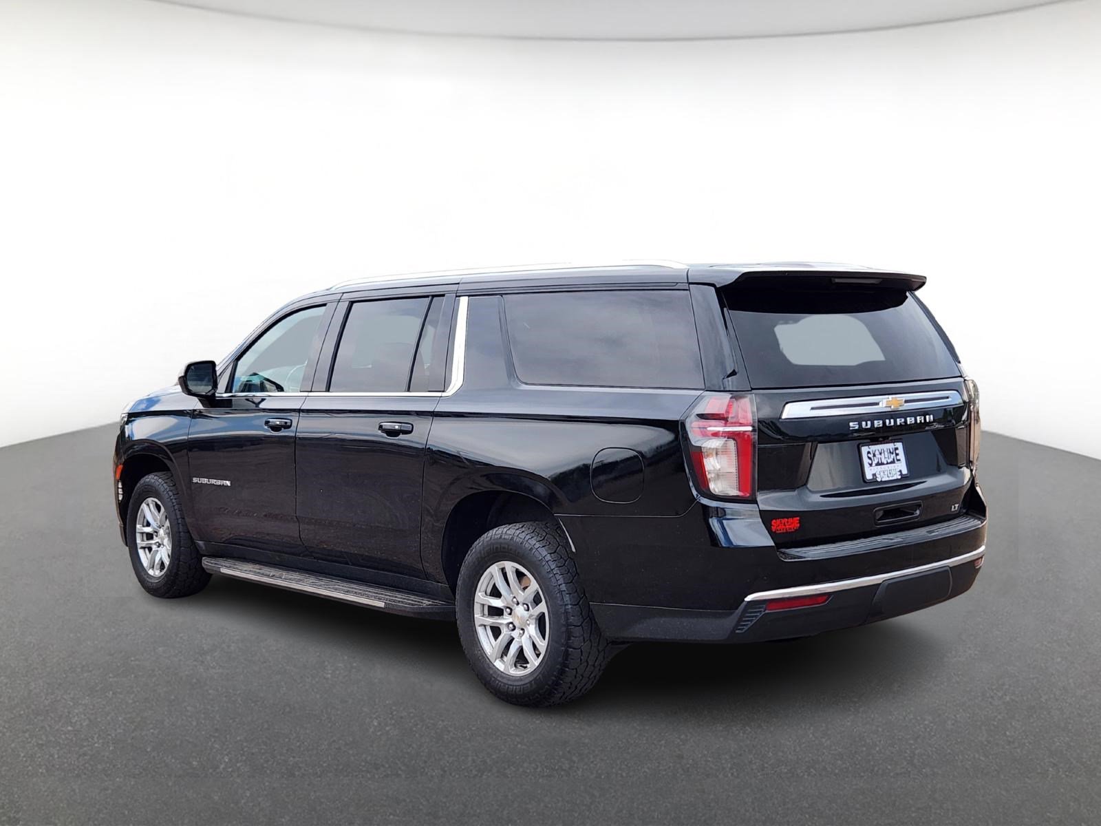 2021 Chevrolet Suburban LT photo 4