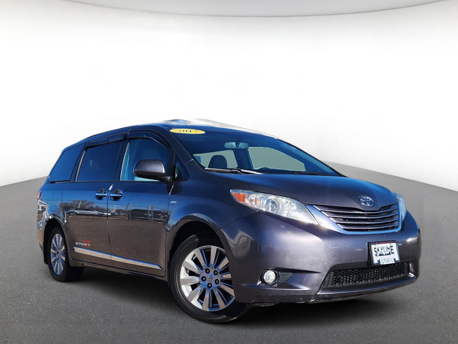 2017 Toyota Sienna XLE Premium's photo