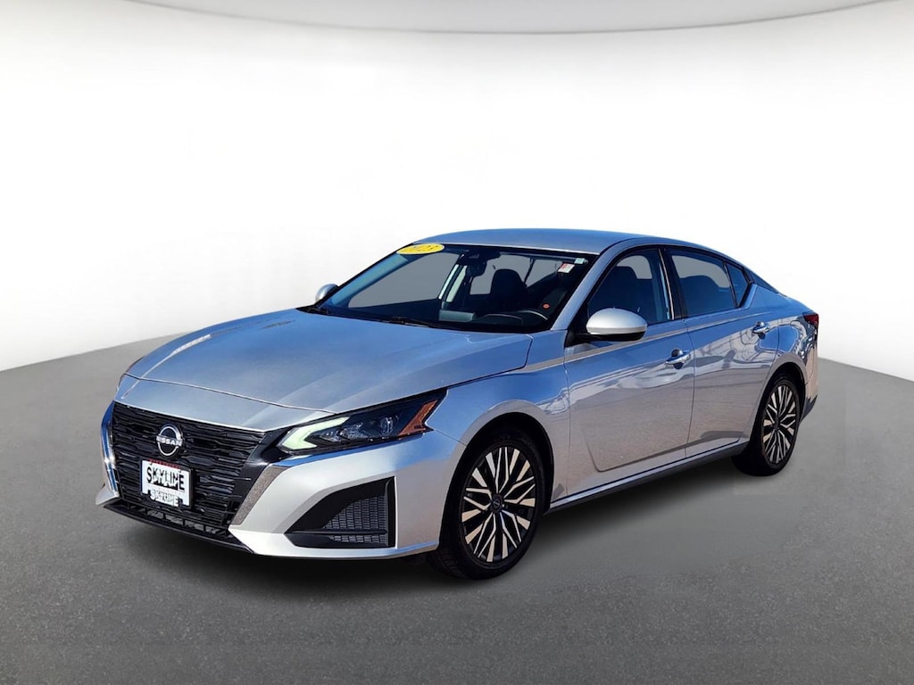 Used 2023 Nissan Altima 2.5 SV Sedan 4dr Car