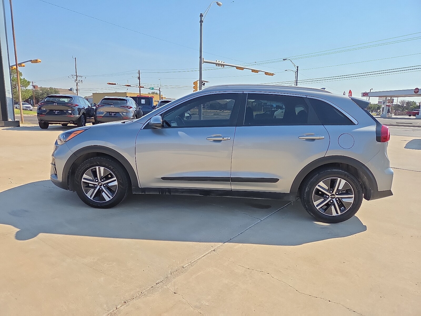 2022 Kia Niro LXS photo 2