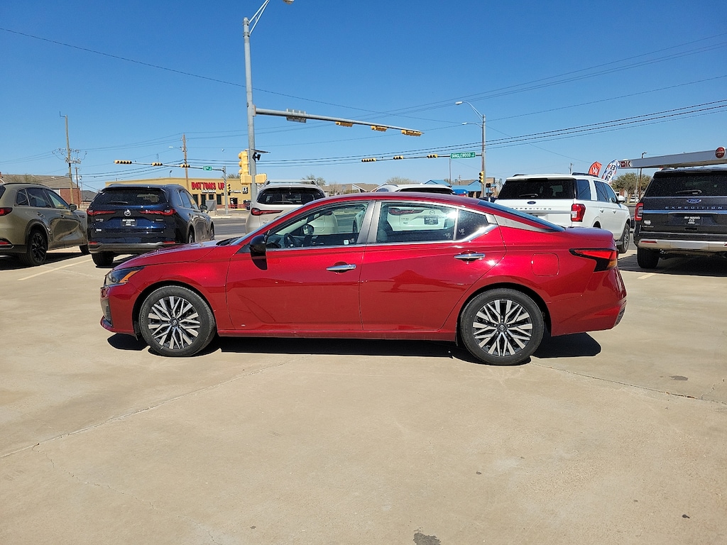 Used 2024 Nissan Altima 2.5 SV Sedan
