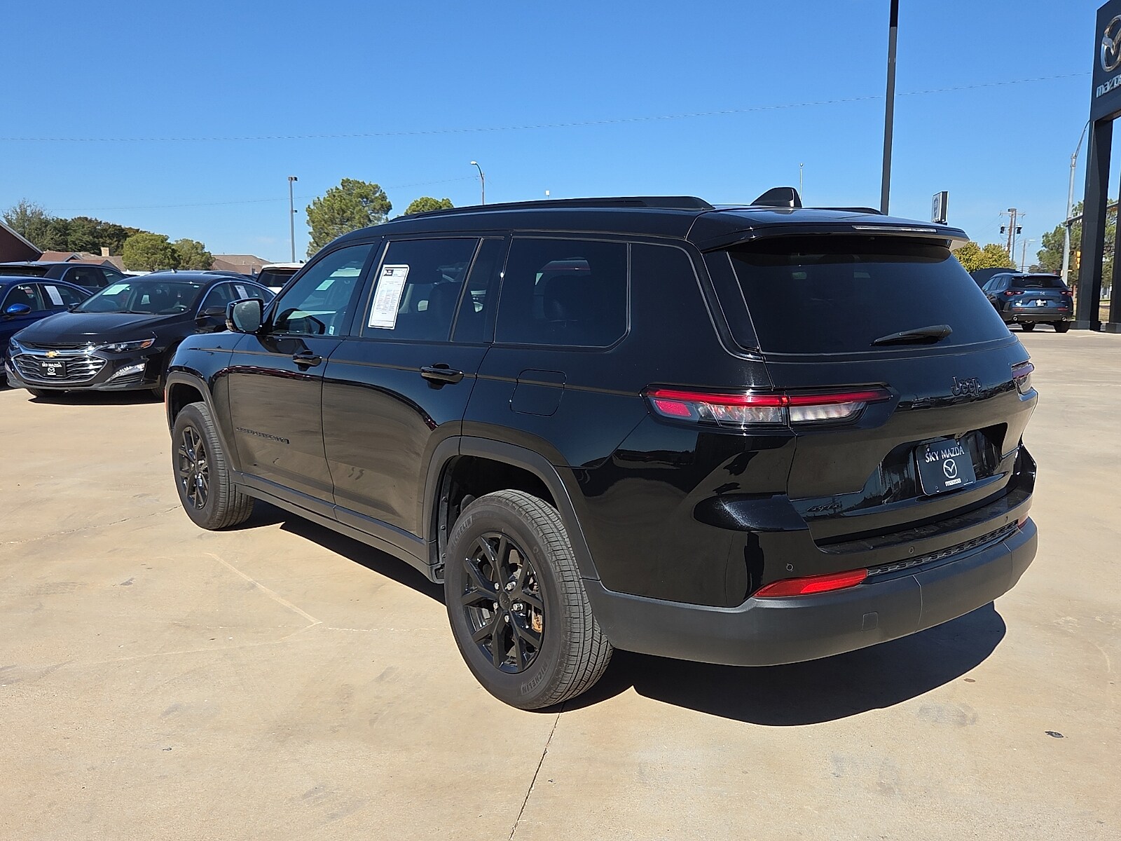 2024 Jeep Grand Cherokee Laredo photo 2