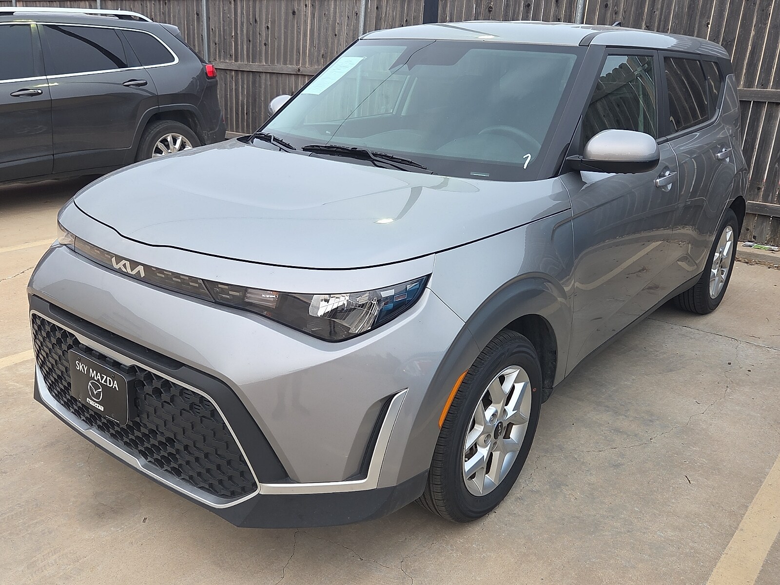 2024 Kia Soul LX photo 2