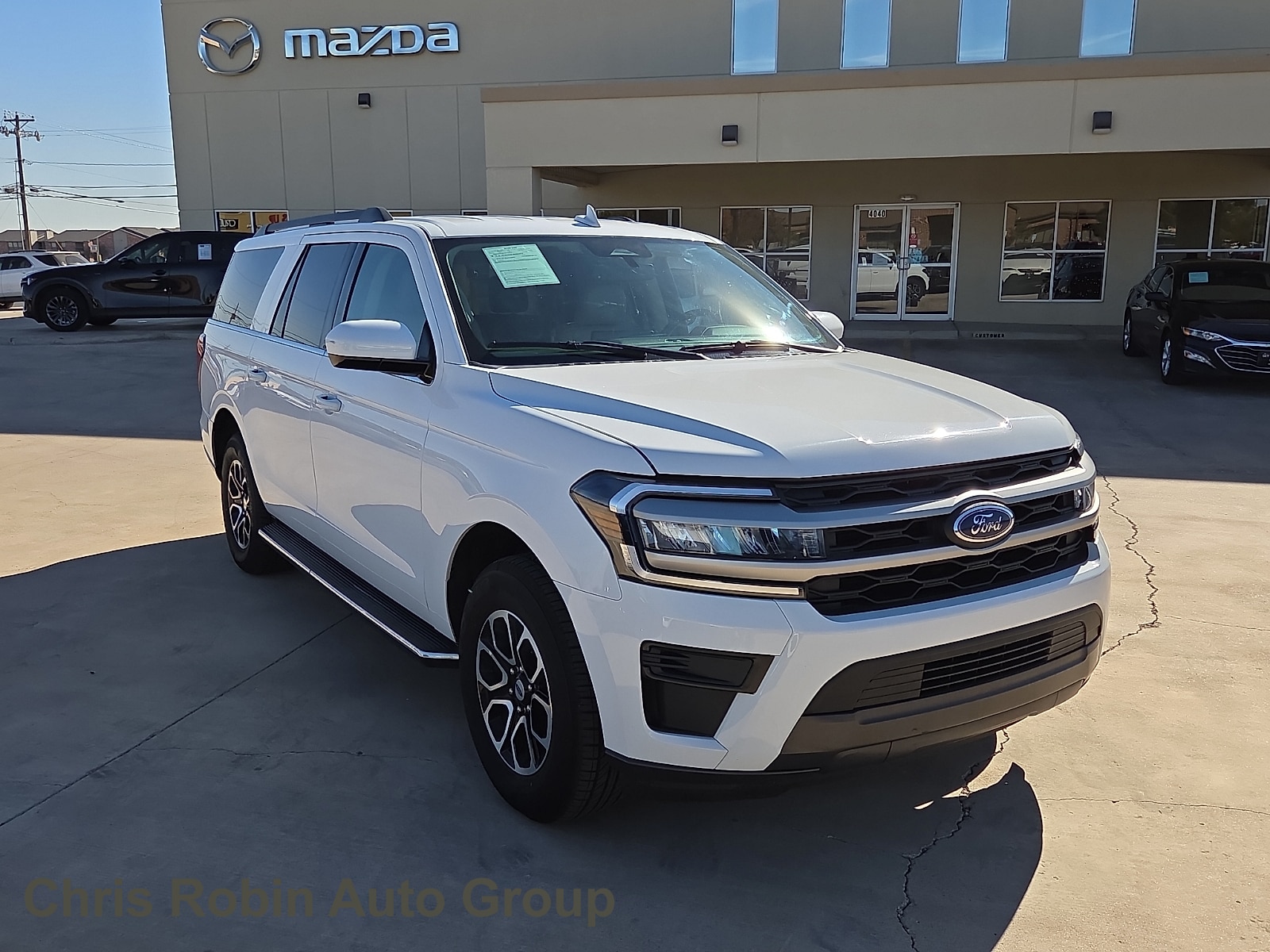 2023 Ford Expedition XLT's photo