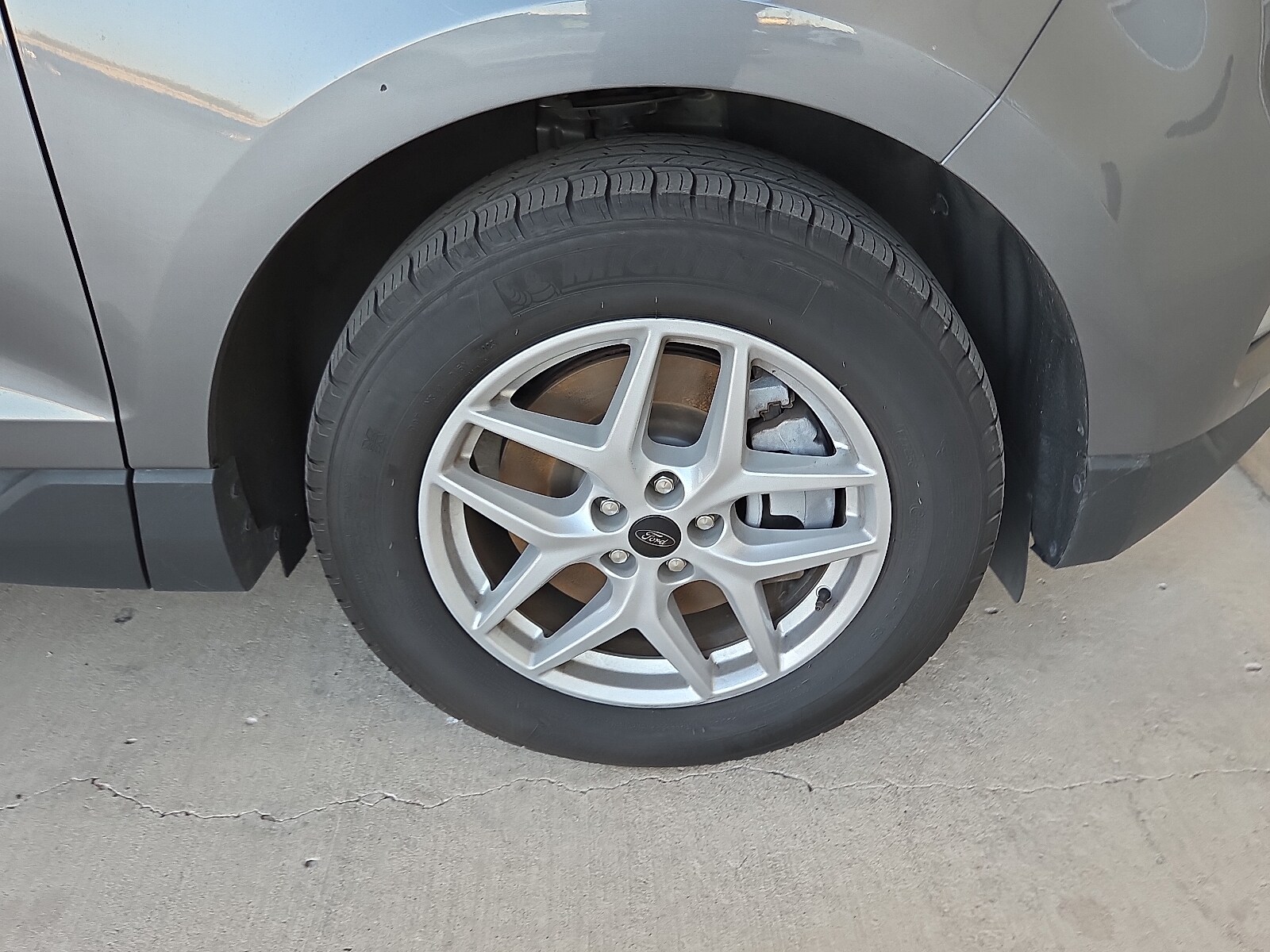 2024 Ford Edge SEL photo 3