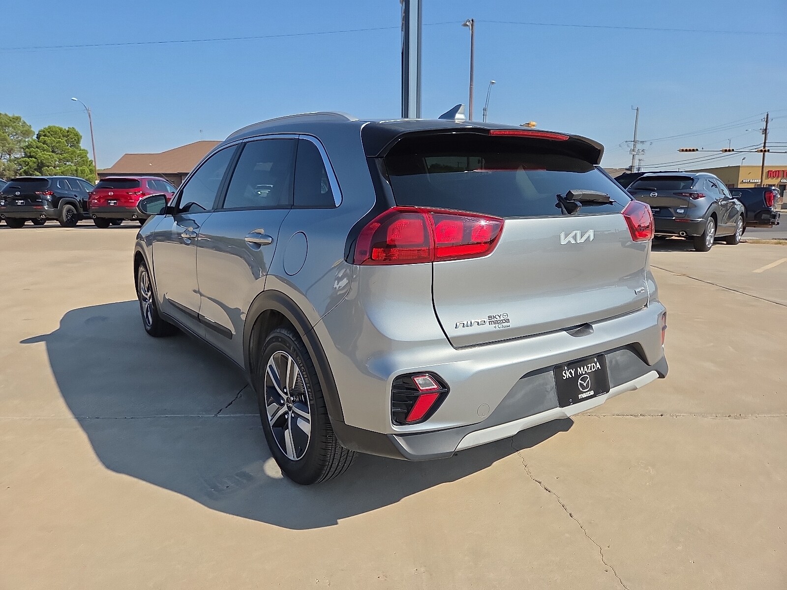 2022 Kia Niro LXS photo 3