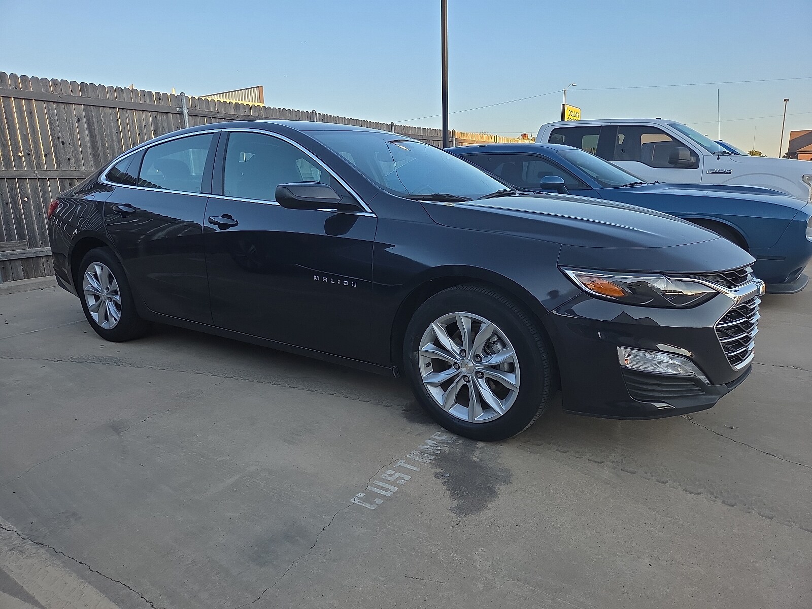 2023 Chevrolet Malibu 1LT photo 2