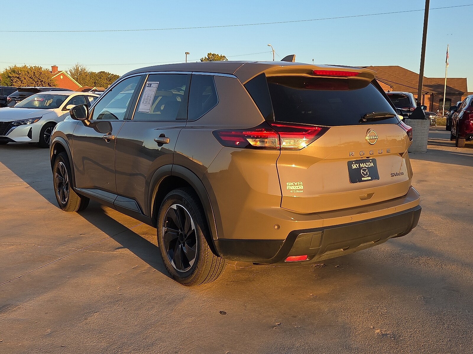 2024 Nissan Rogue SV photo 3