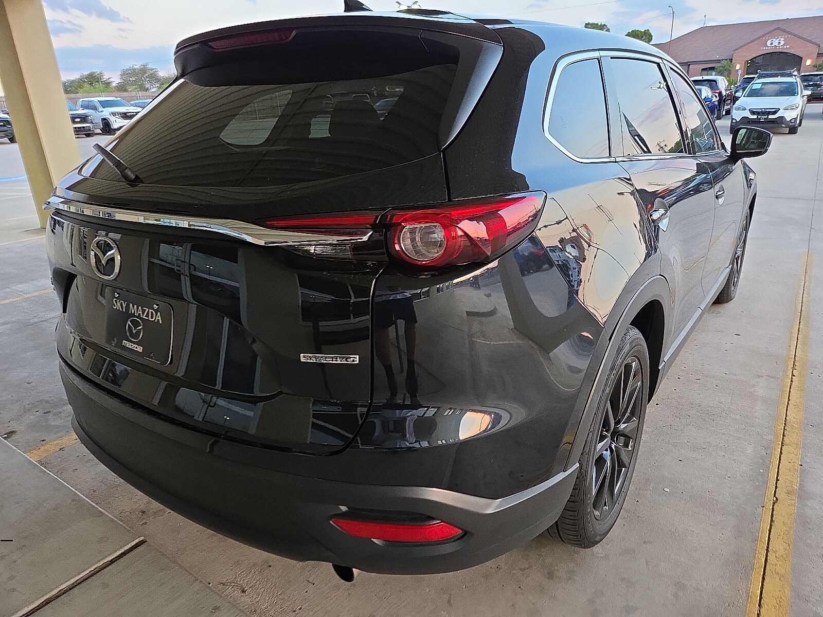 2023 Mazda CX-9 Touring photo 2