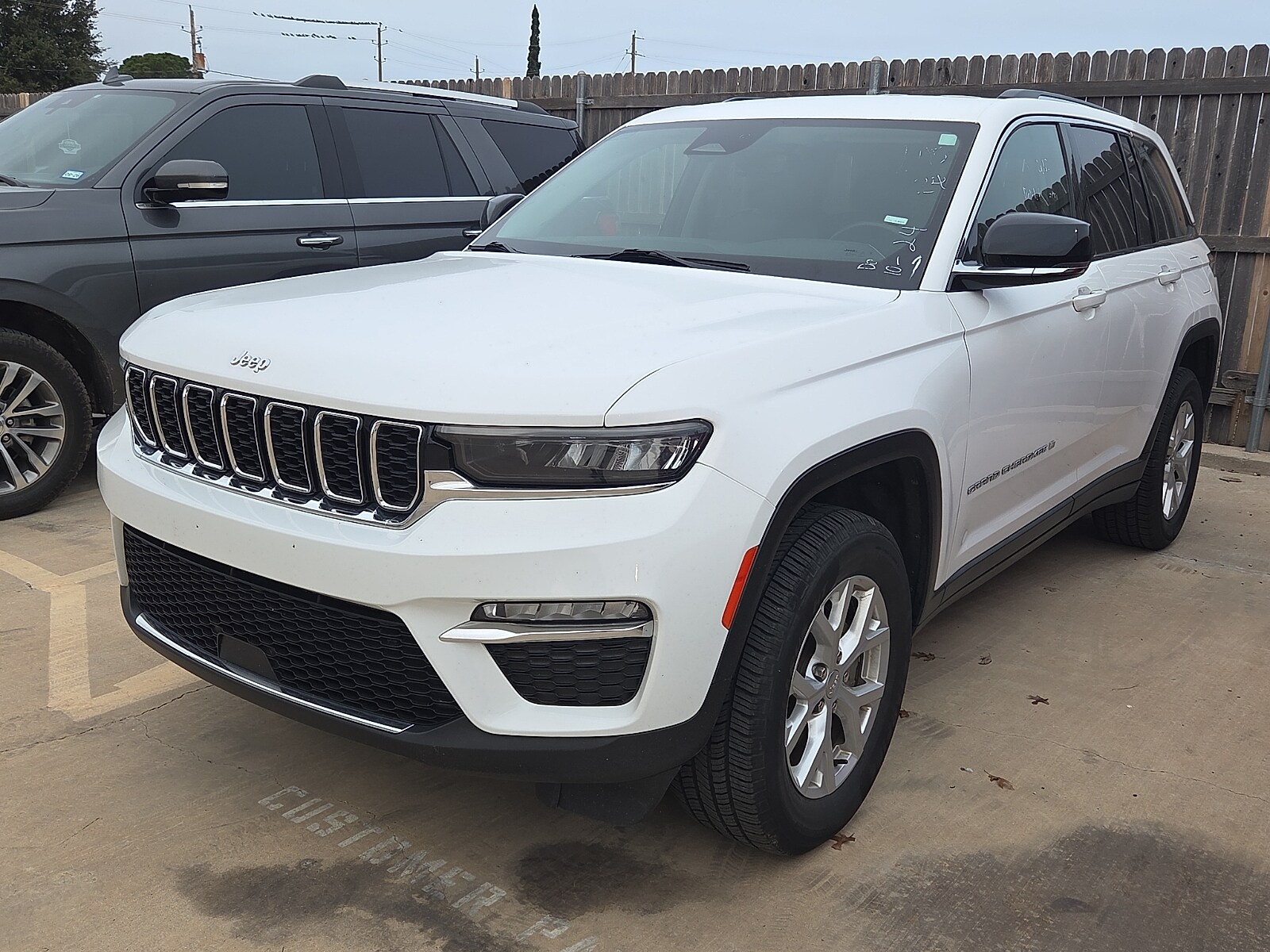 2023 Jeep Grand Cherokee Limited photo 2