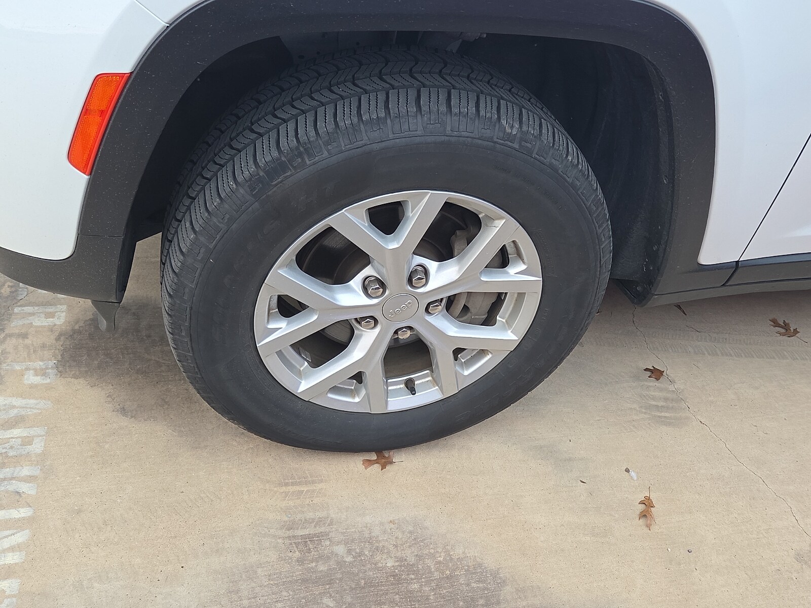 2023 Jeep Grand Cherokee Limited photo 3