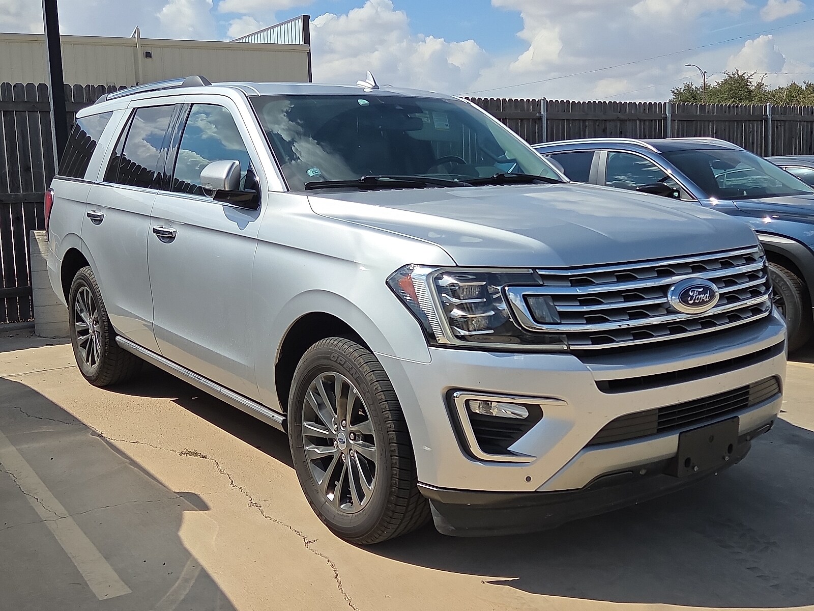 2019 Ford Expedition Limited photo 2